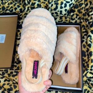 Nude Size 7 Fluffy slippers